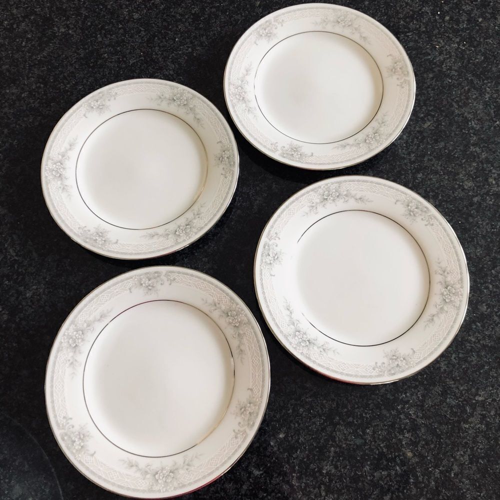 Noritake Legendary Sweet Leilani Gray Floral Plates Set